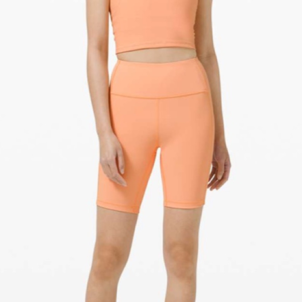 NWT lululemon Ribbed Contoured High-Rise Short 8"